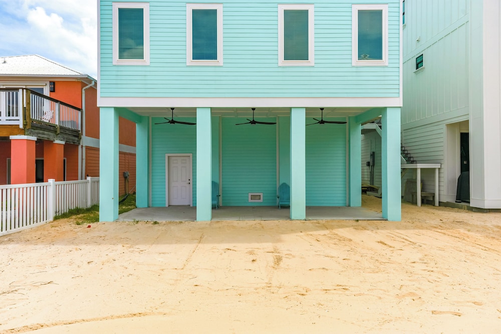 Walk to Beach: Home w/ Ocean View in Navarre!
