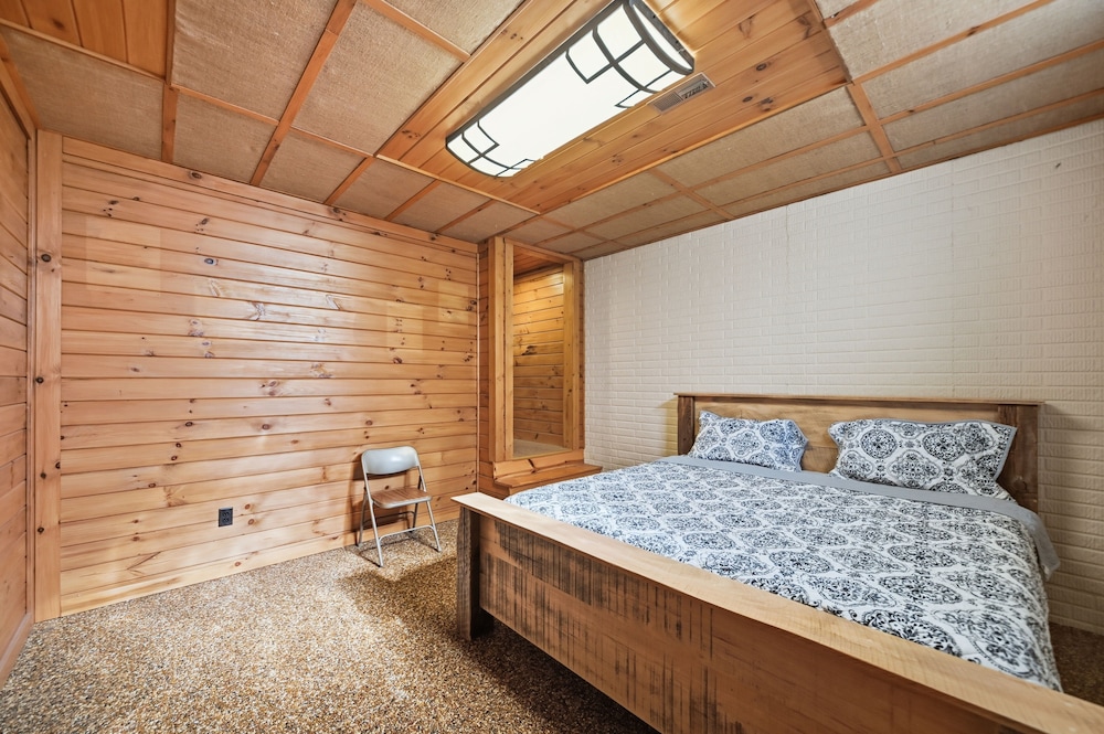 Sprinkle Bottom Lodge 5 Bedroom Cabin