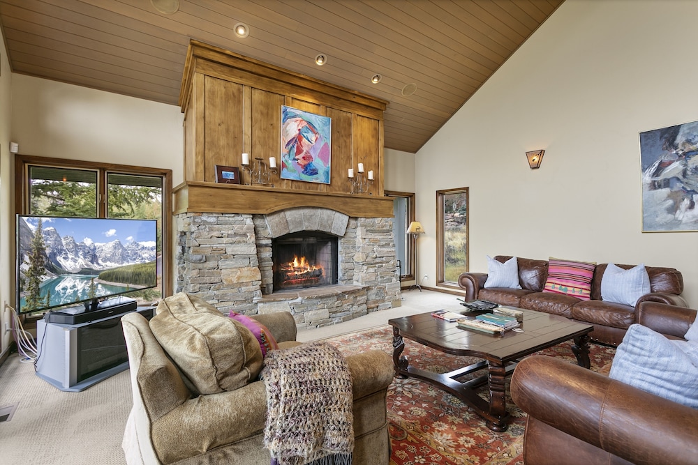 Upper Telemark Drive Home at Deer Valley Resort - 7 Bedroom Home with Hot Tub #2960 7 Home