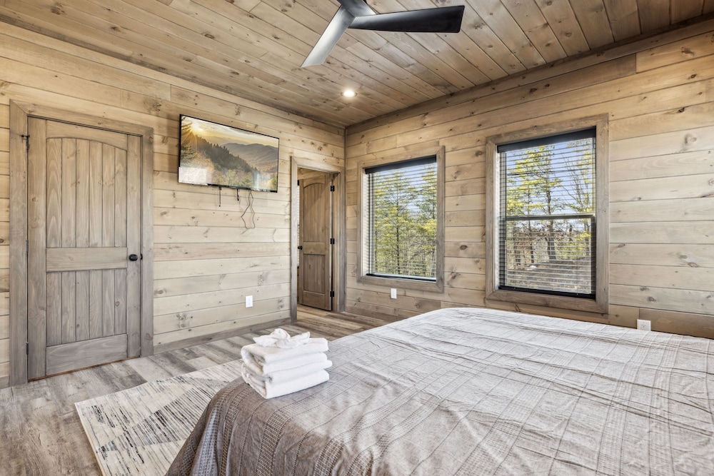Jerne To The Top 4 Bedroom Cabin