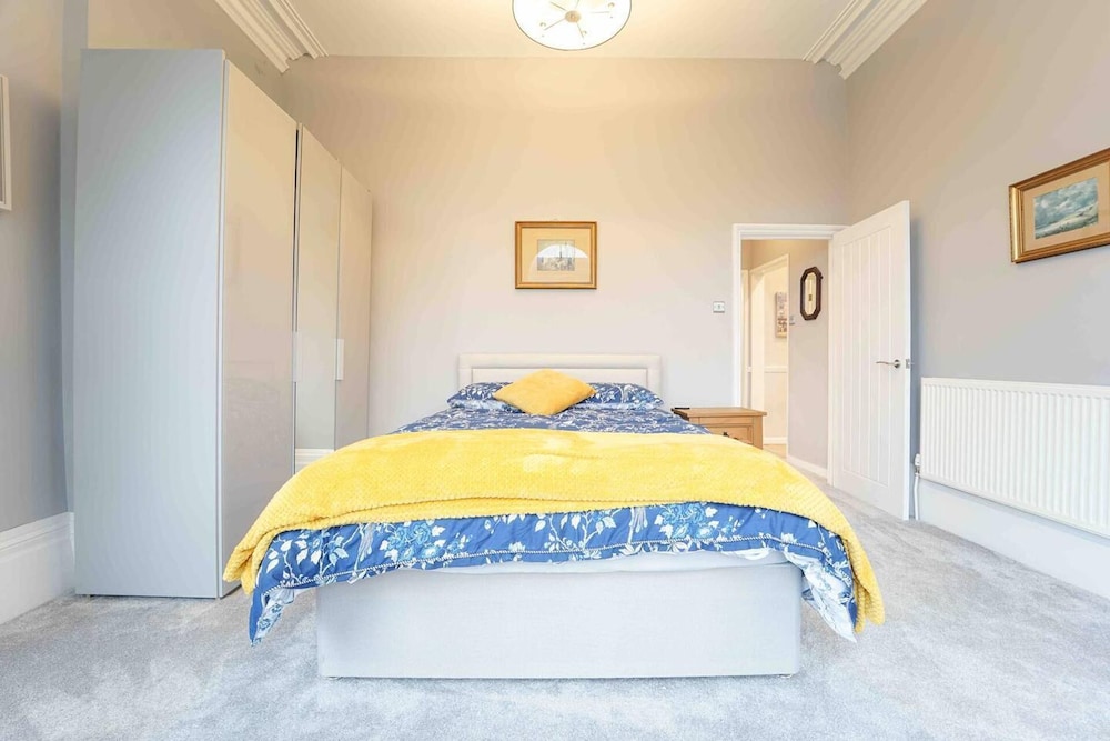 Beautiful 2-bed Apartment in Weston-super-mare view 2