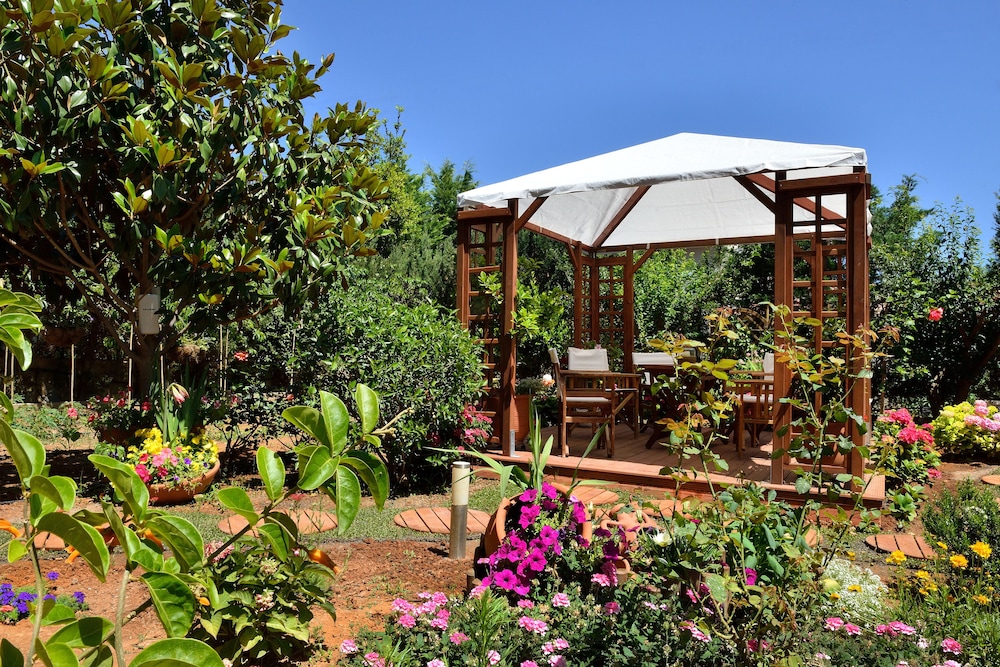Stamatakis Boutique Studios