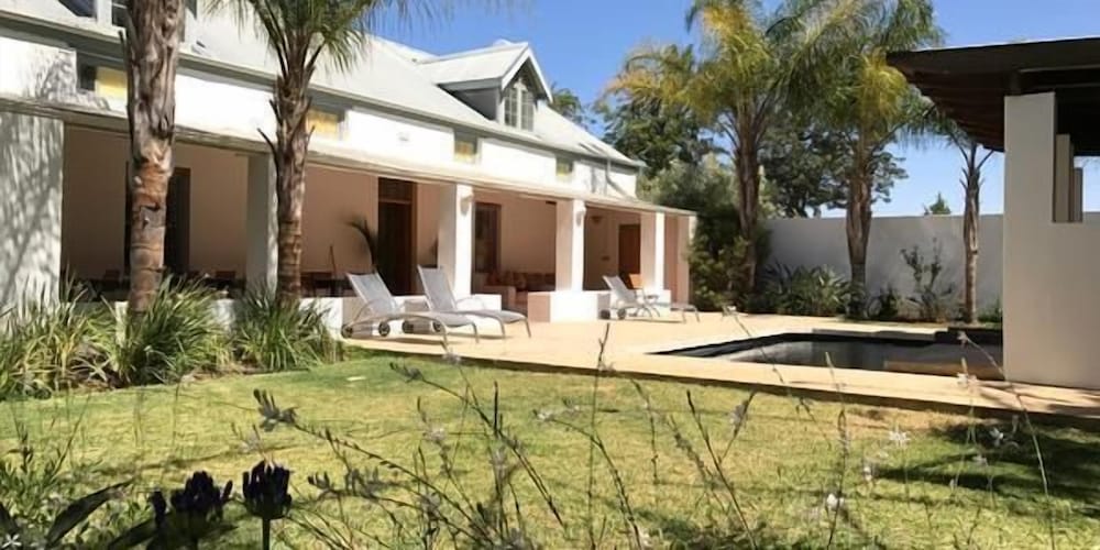 Shiraz Estate Villa & Studios