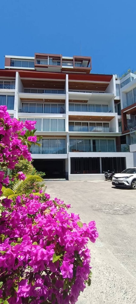 Q Conzept 2bdr 2bthr 300m From the sea