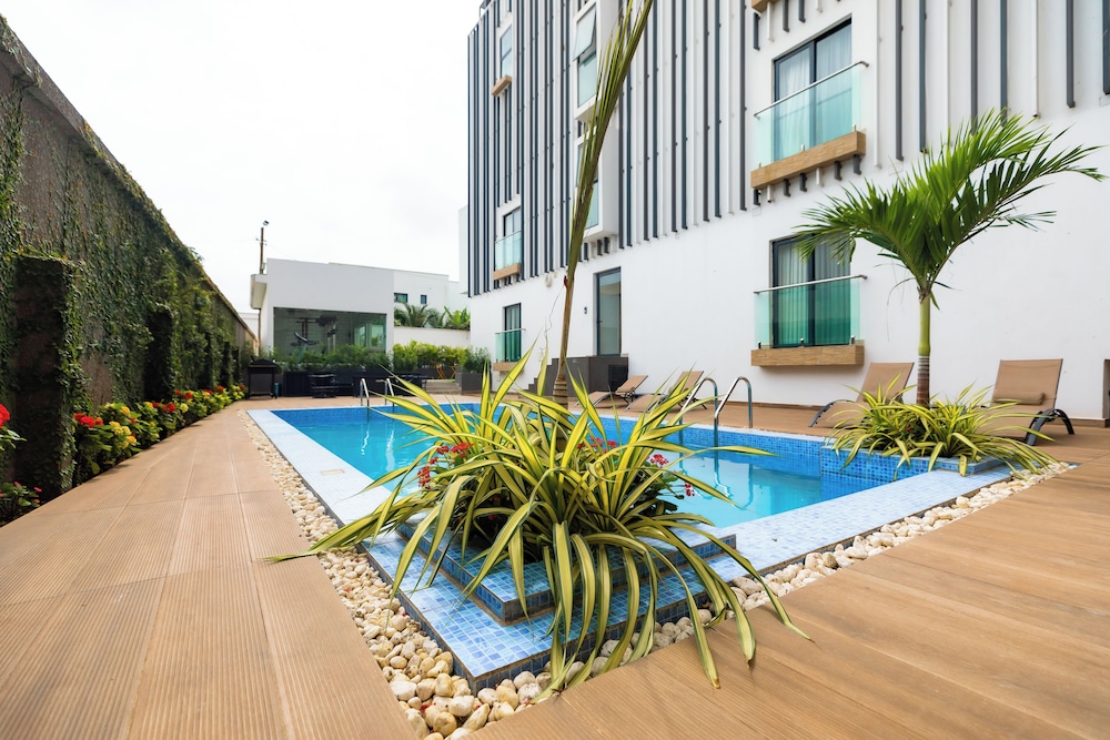 Belfast studio-Blue Waters Property.