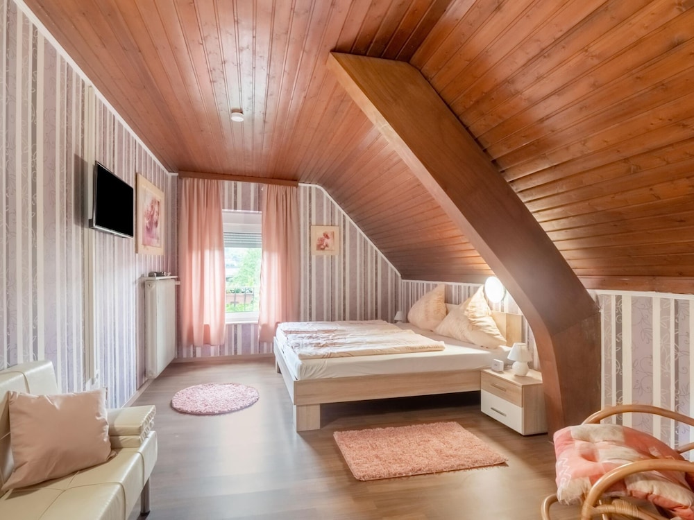 Holiday Home for Groups in Kinheim