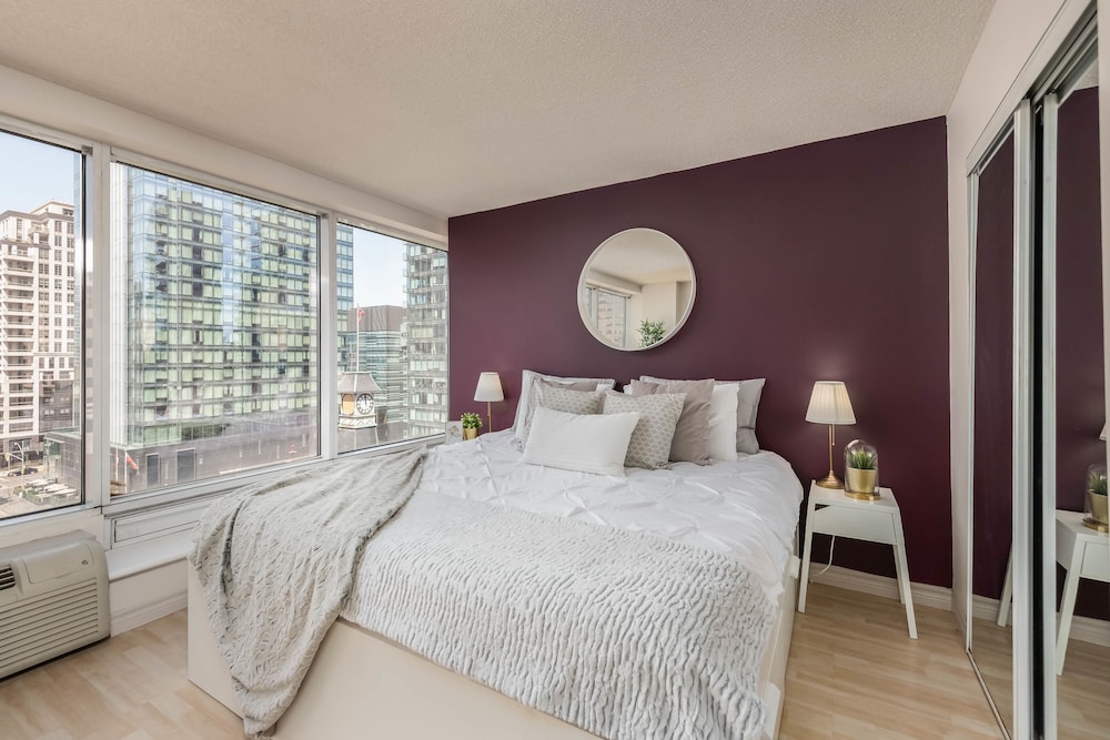 Corner Suite - Yonge & Bloor - Image 1