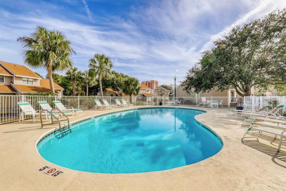 Mariner Lakes Condos