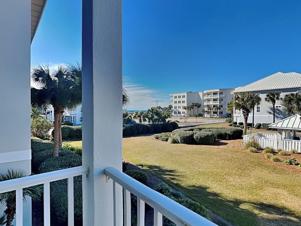 Pavilion Palms #103b