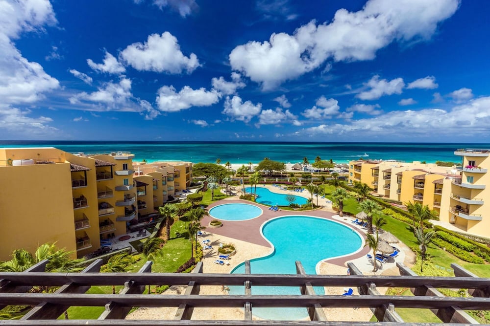 Oceanfront Penthouse 4BR w Roof Top Deck w Jacuzzi Eagle Beach