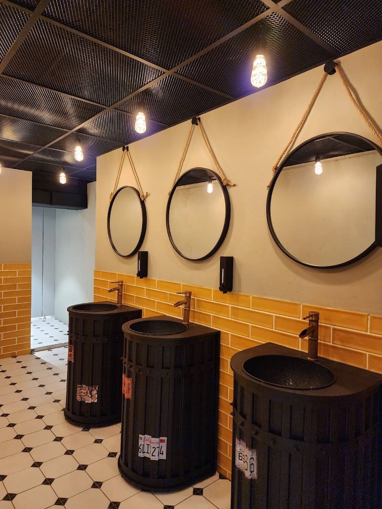 Fun Stay Inn Ximen