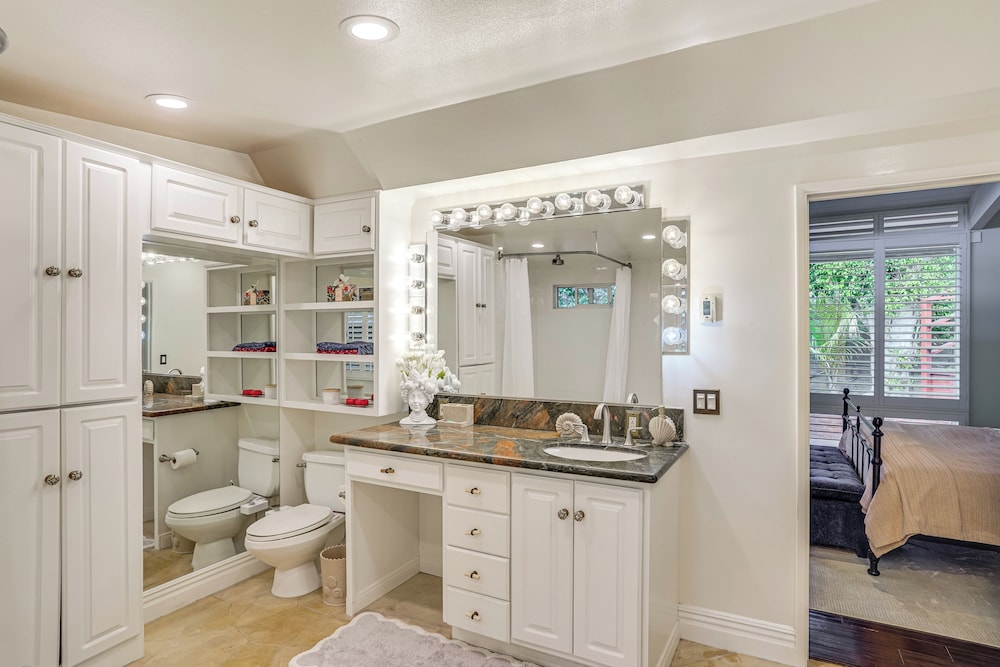 Walk to Private Beach: Rancho Palos Verdes Escape!