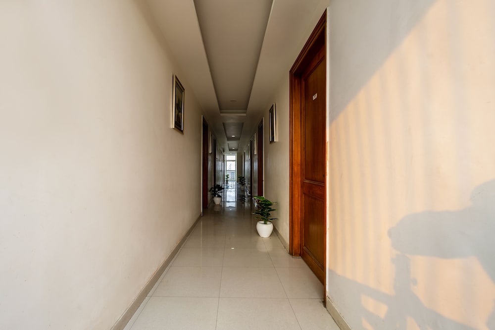 Hotel Admire Expressway BY ASPL