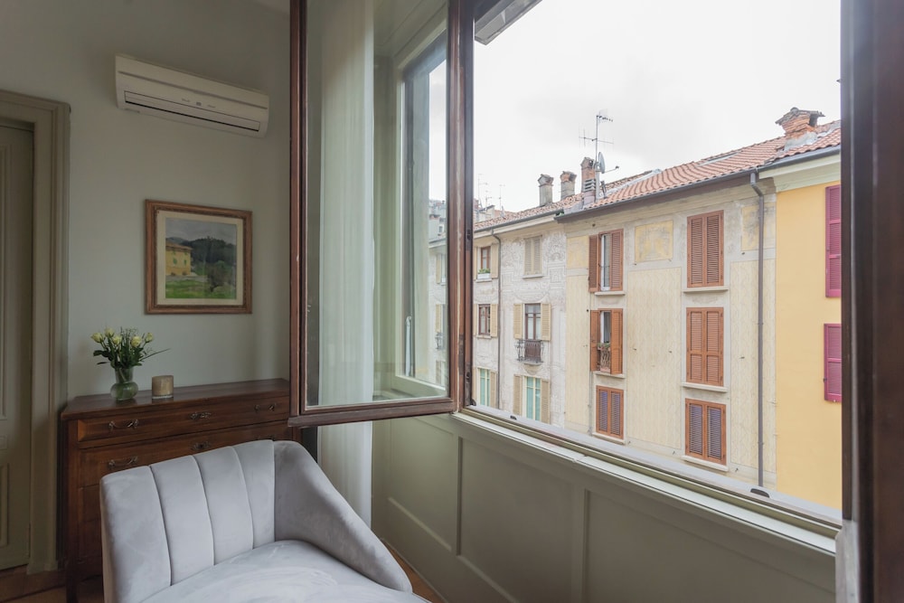 Garibaldi's Balcony by Rent all Como