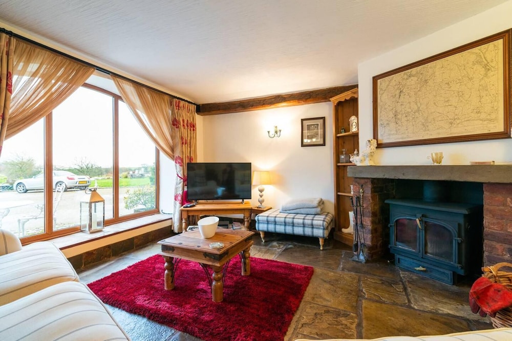 Beautiful Luxury Cottage on Lake Side, England view 5