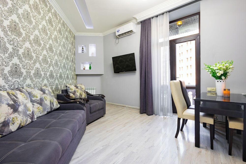 Apartments by Luxe Group AM713