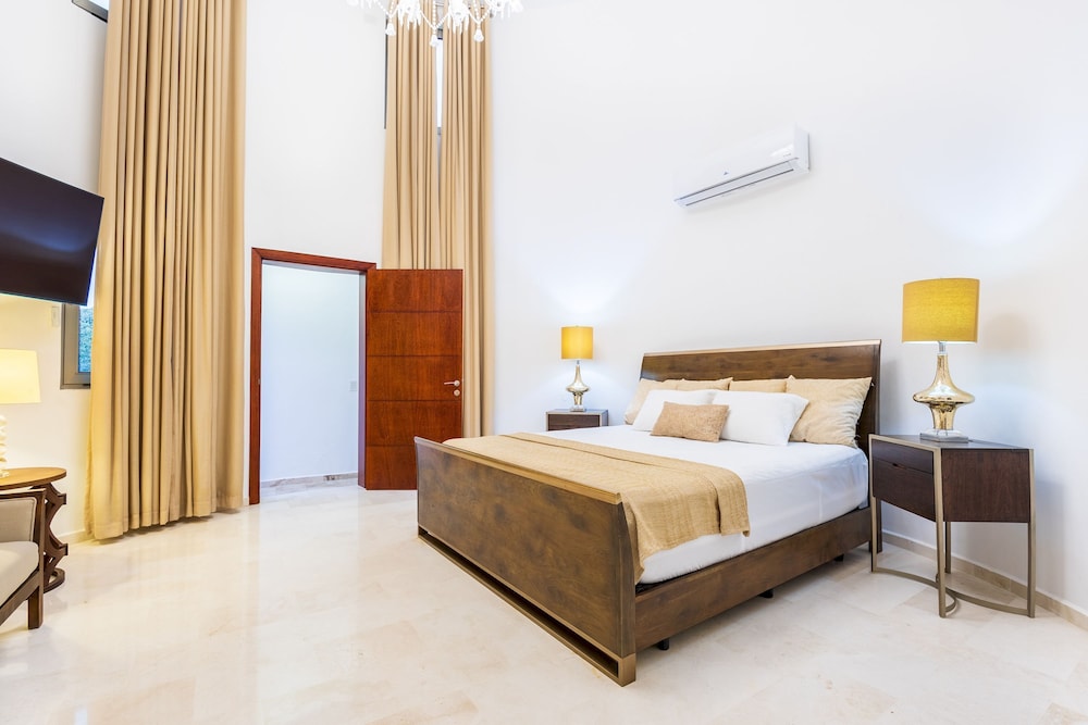 Villa Desiree 5BR Cocotal Luxury Villa Pool Maid
