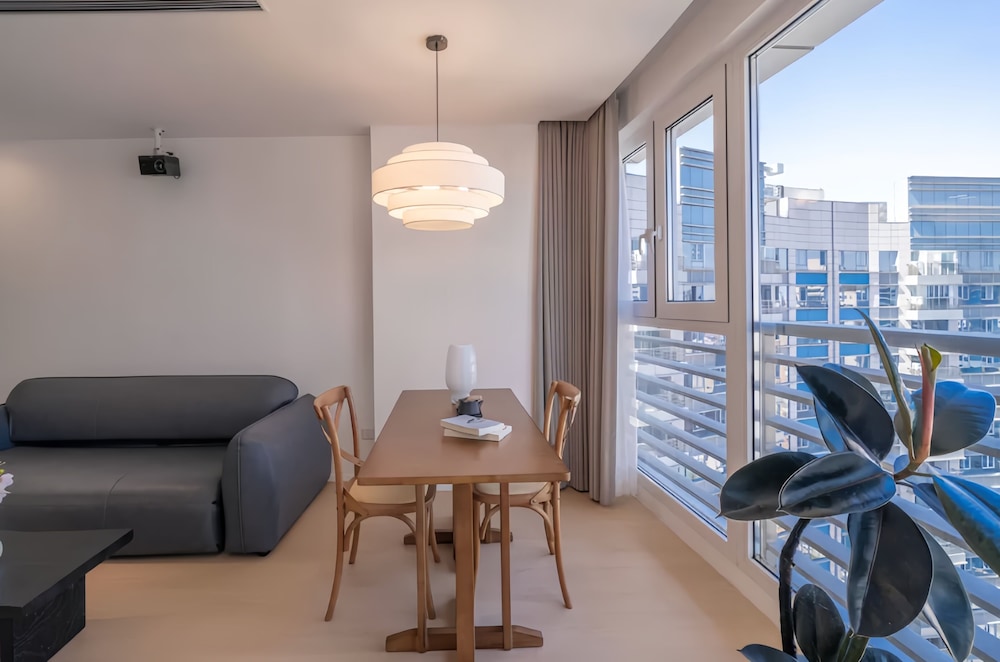 Shanghai Hills & Fan Stay
