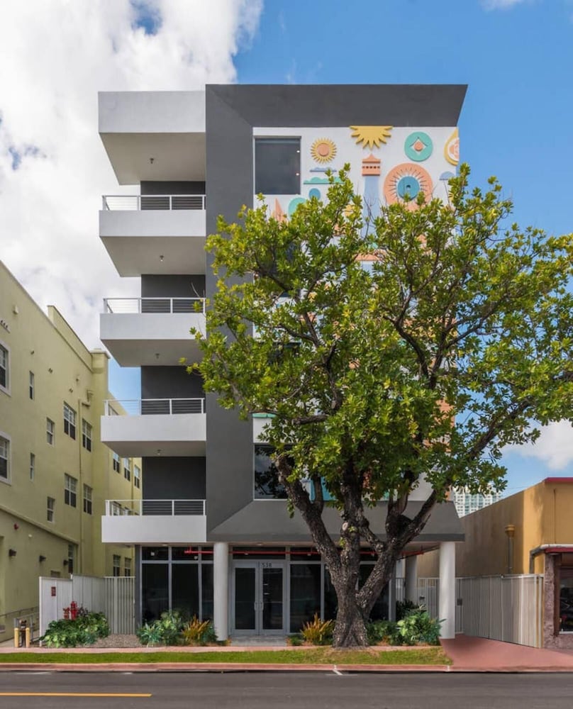 Beautifully Decorated 2 Bedroom apt in Sobe - Image 1