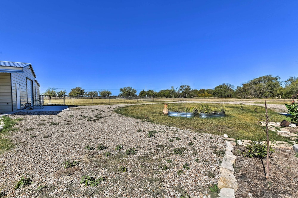 Dog-friendly Apartment ~ 32 Mi to Fort Worth! view 4