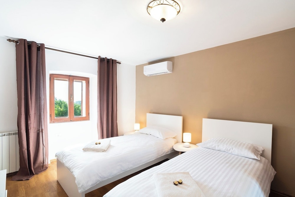 Boutique House Rustikana with pool Korte view 3