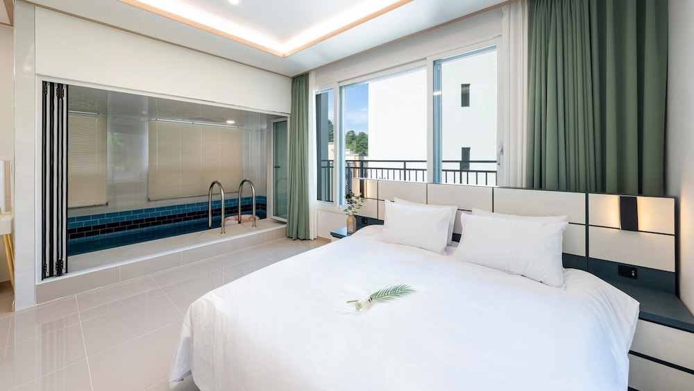 Gapyeong Laonjena Pool Villa