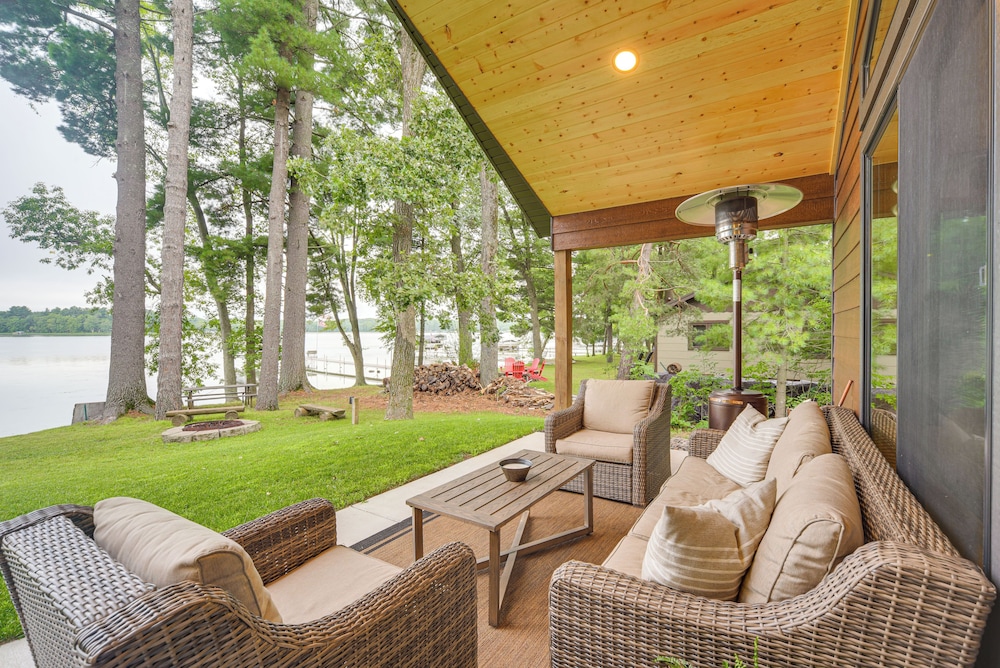 Boat Dock, BBQ & Fireside Fun: Clam Lake Cabin