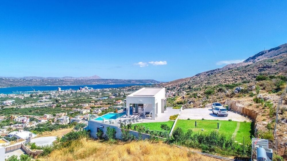 Villa Con Vista- Heated Pool 4 bdr Sleeps 8