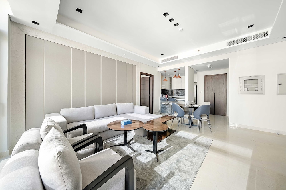 Modern 1BR With Stunning Views in Business Bay