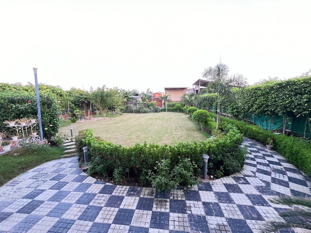 GoBravo 37 - 2Bhk Farm with Pool & Garden Sec150 Noida view 2