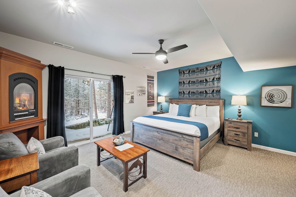 All Seasons River Inn