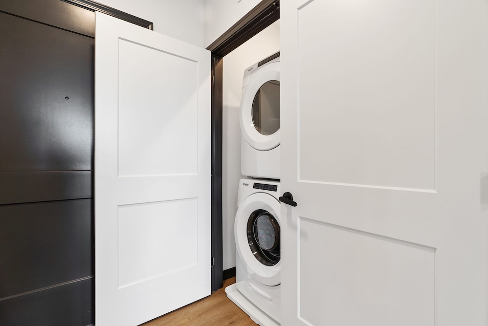 Cozysuites on Mass With Garage Parking 5 view 4