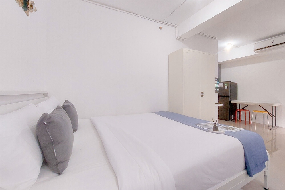 Relaxing And Homey Studio At Urbantown Serpong Apartment