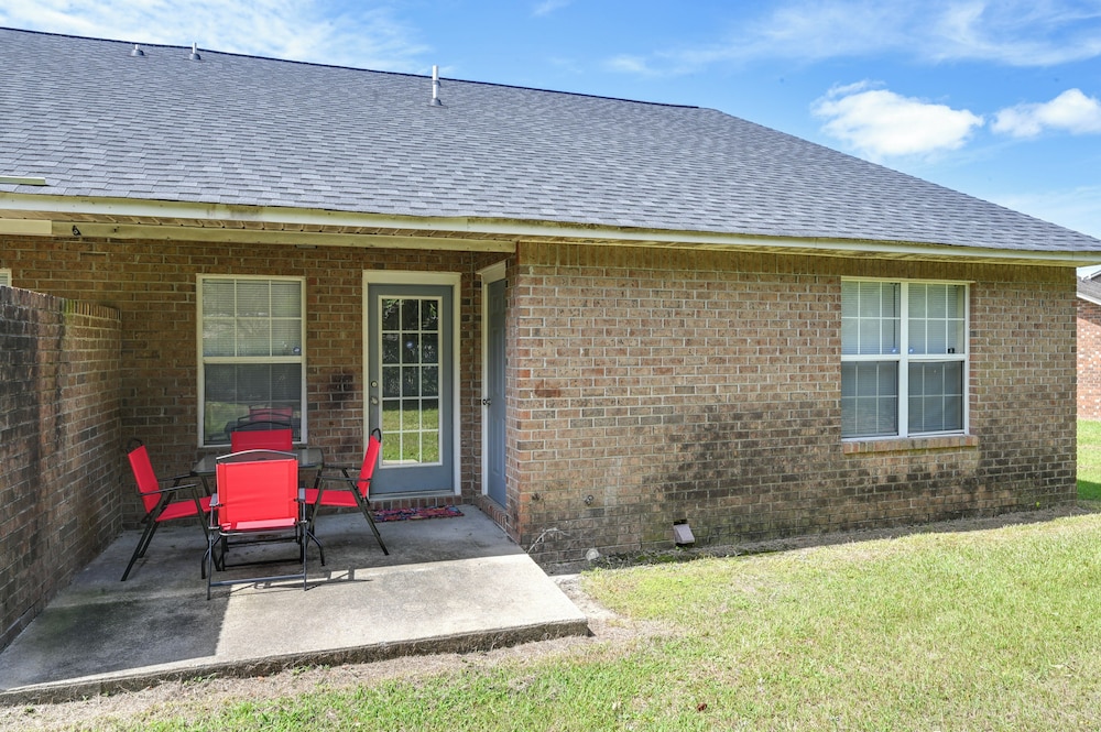 Pirate Game Day Base: Greenville Home Near Campus!