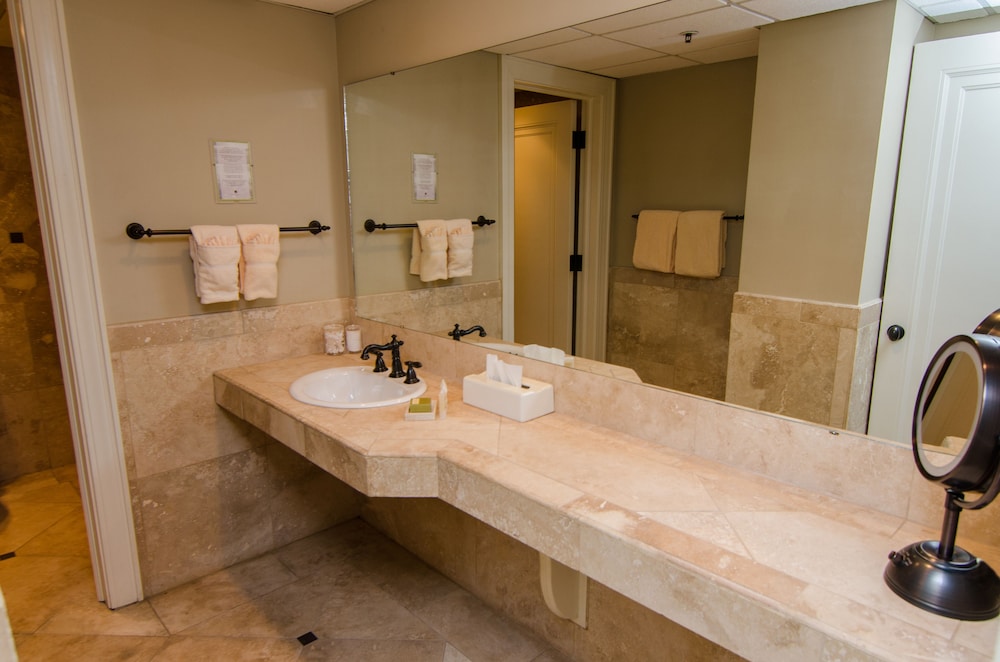 Lawrence Vacations - The Eldridge Hotel - Property Image 6