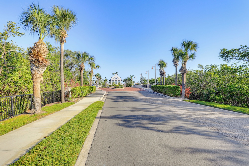 Swim, Fish & Explore: Waterfront Gem in Ruskin