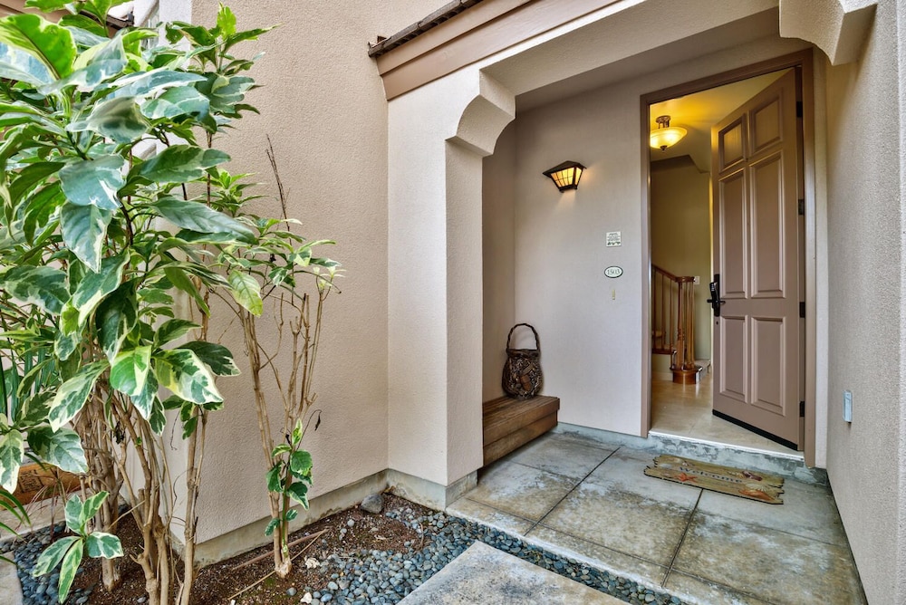 Beautifully Furnished - Hawaiian Villa - AC & Wifi! - Vrkcv