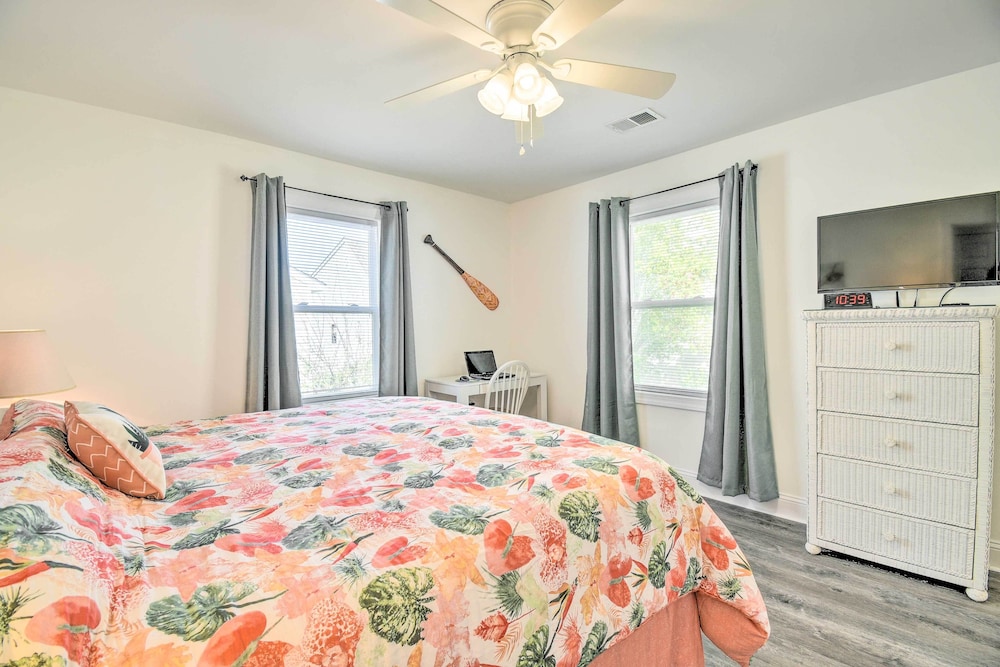 Freshly Remodeled Beach House, Steps to Shore view 2