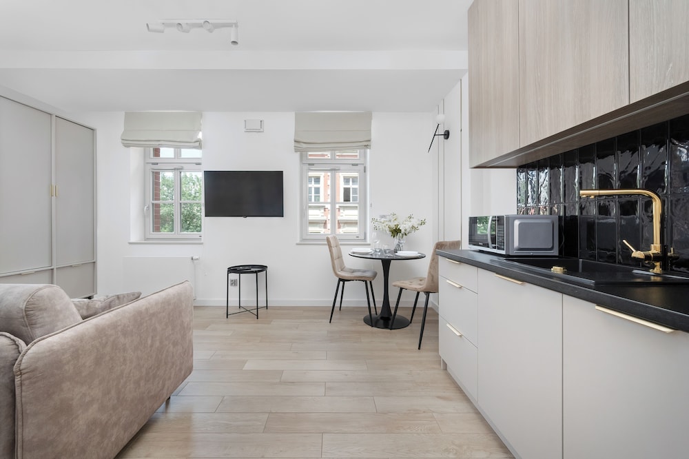 Poniatowskiego Studio by Renters view 3