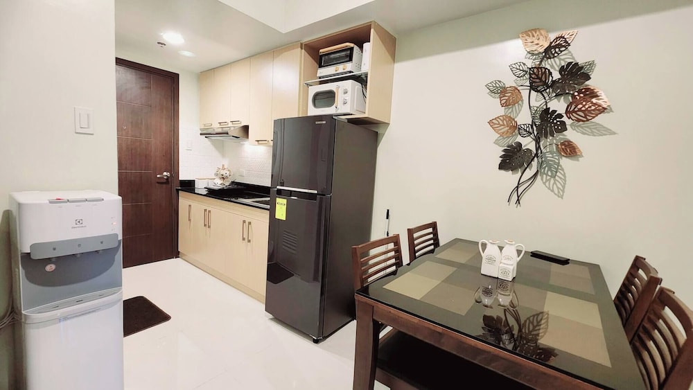 Unit 305 New Brenthill Condo With Balcony Near SM BGO