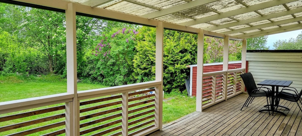 3BR Home Near Lake Vänern Covered Deck & BBQ