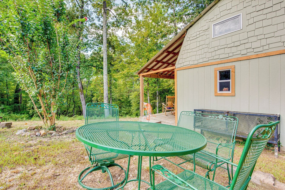 Creek Access, Fire Pit & Grill: Summerville Studio