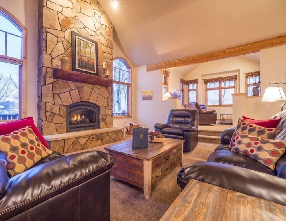 Aspen View Lodge 4 Bedroom Apartment by Key to the Rockies
