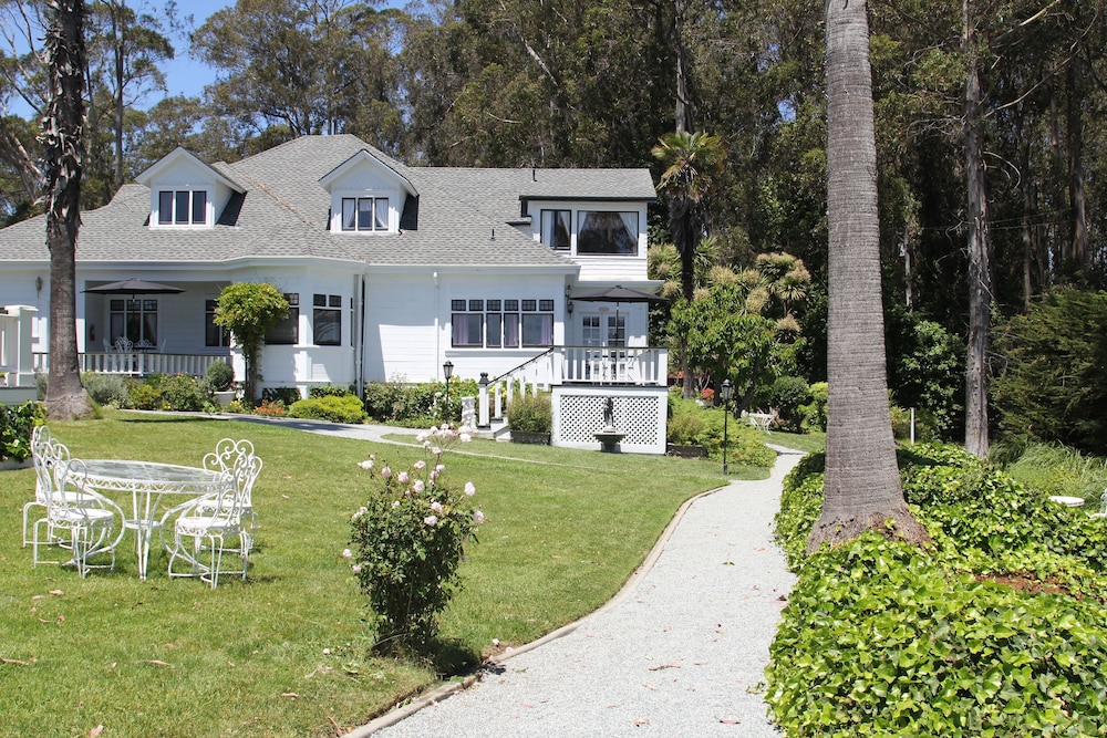 Monarch Cove Inn