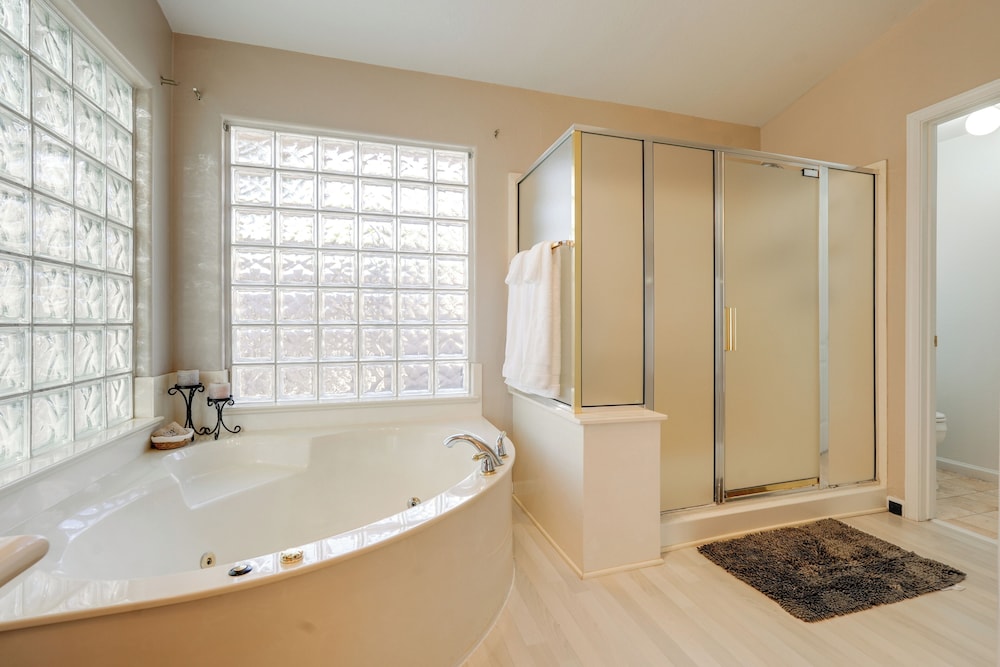 Private Pool & Patio: Spacious Gilbert Getaway!