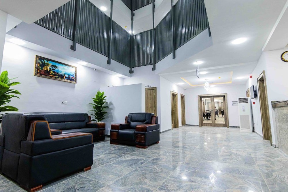 Crownsville Hotel - Airport Road