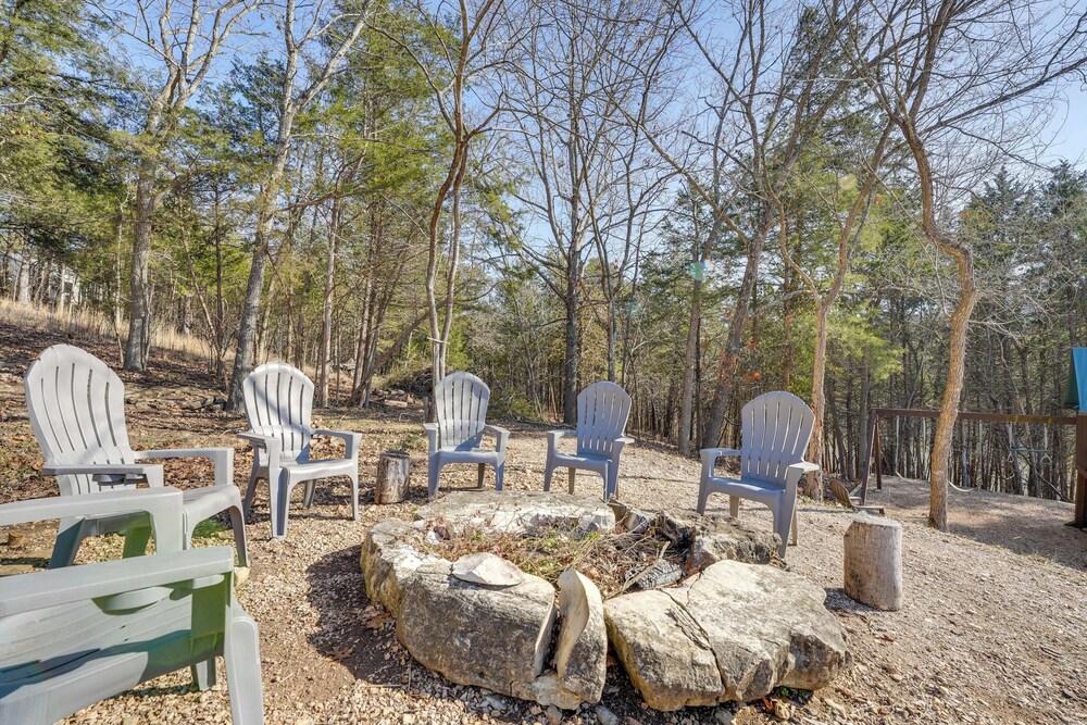 Lake Views & On-site Hiking: Cape Fair Cottage