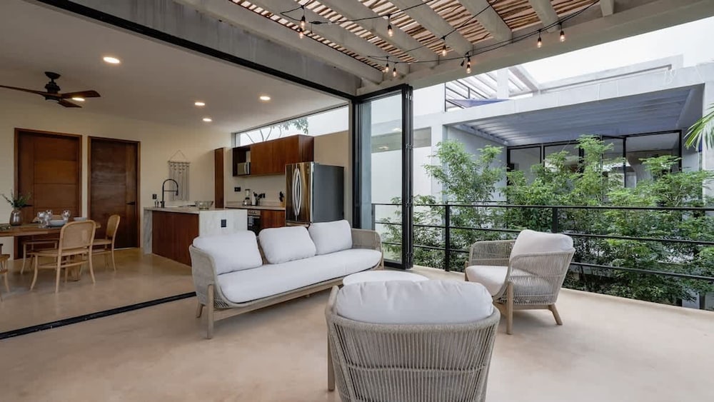 Luxury Penthouse w Private Pool Stunning Views