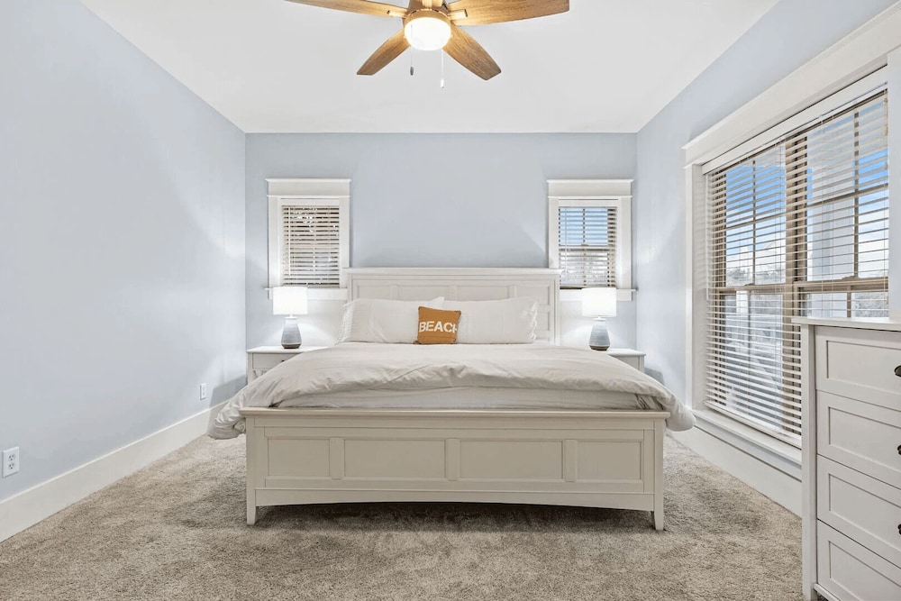 Sandy Smiles by Avantstay Seagrove Walk to Beach + Pool