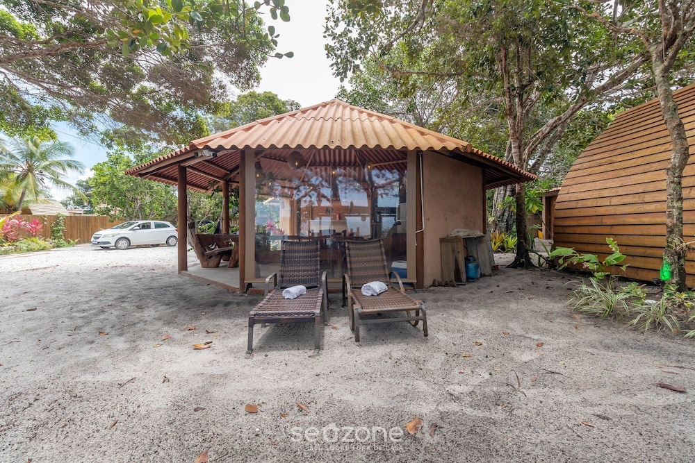 Beachfront Cabins in Bahia – OTX